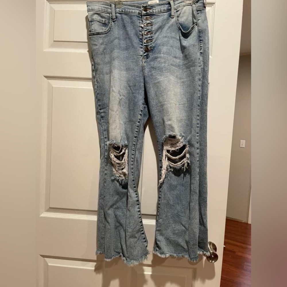 Sneak Peek boyfriend style distressed jeans size 14